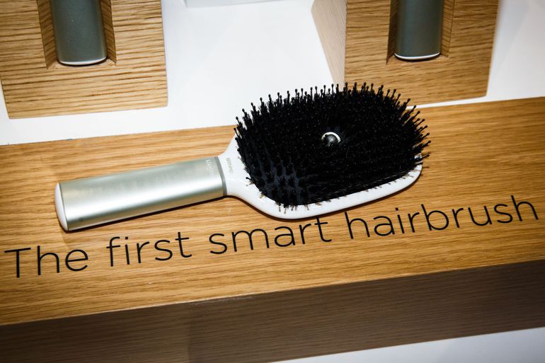 The Kerastase Hair Coach Powered by Withings has tons of smart tech that lets you know whether your hair is healthy or not. Josh Miller/CNET